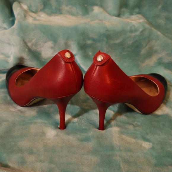 Michael Kors Red and Black Leather Round Toe High Heel Pumps - Size 8.5 - Picture 2 of 8
